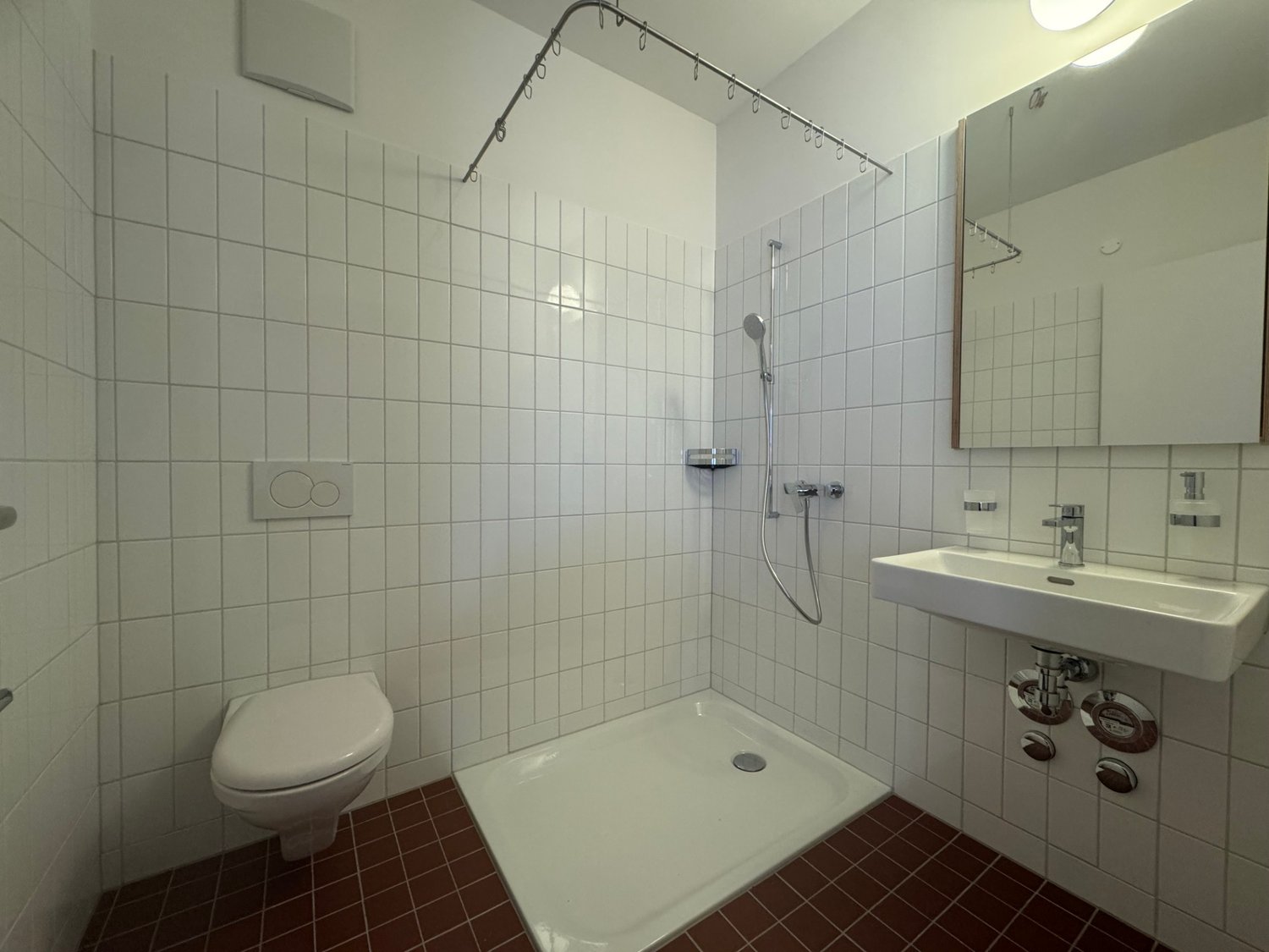 Moderne 3.5-Zimmer-Wohnung mit hohen Decken und Liftzugang - Bild 11