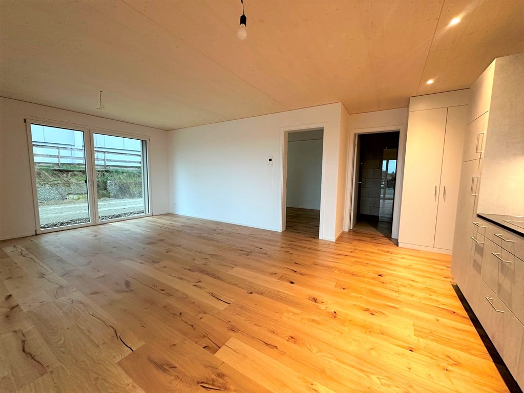 Moderne 2.5 Zimmerwohnung in Aesch zu vermieten! - Wohnzimmer