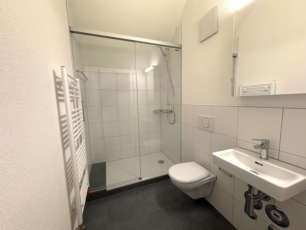 Entdecken Sie unsere neu sanierten Wohnungen - Erstbezug ab April 2026 - Bad