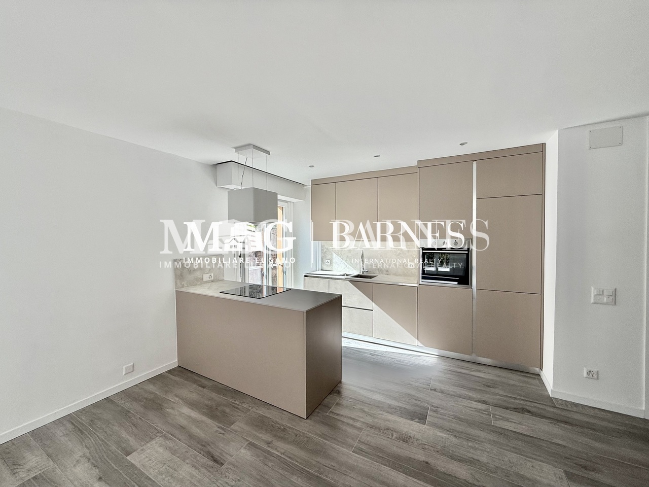 Castagnola: Appartamento 4.5 ristrutturato direttamente sul lago - Bild 4