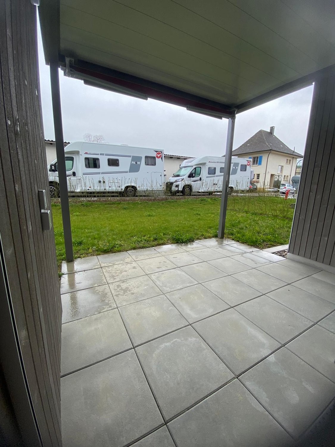 Neubauwohnung mit Terrasse - Terrasse