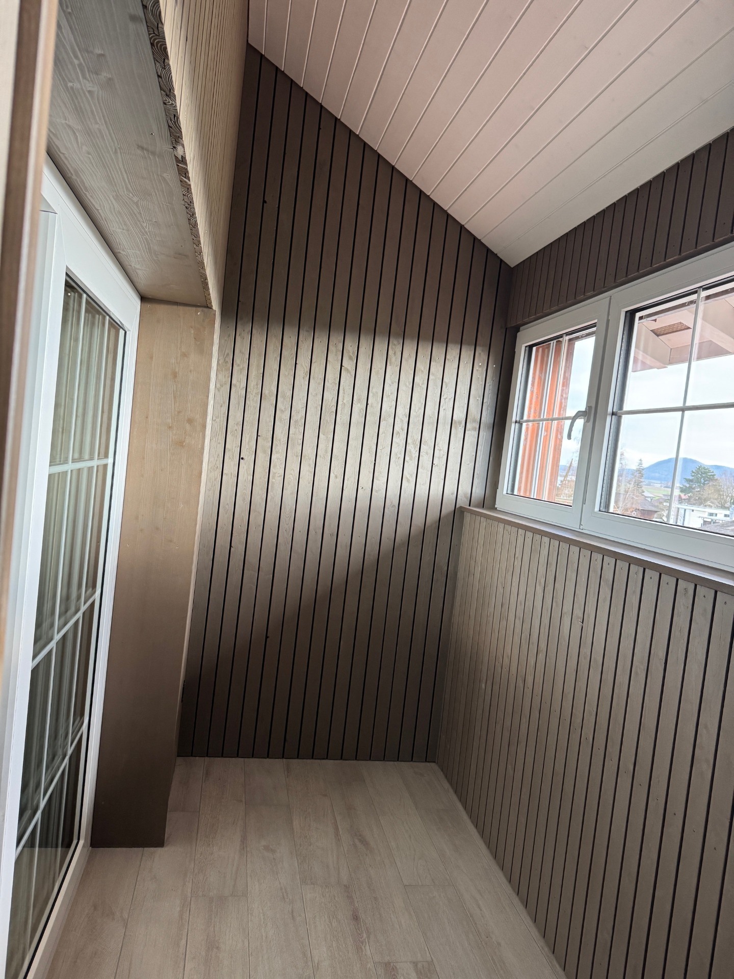 Erstvermietung moderne 3.5-Zimmer-Dachwohnung - Balkon