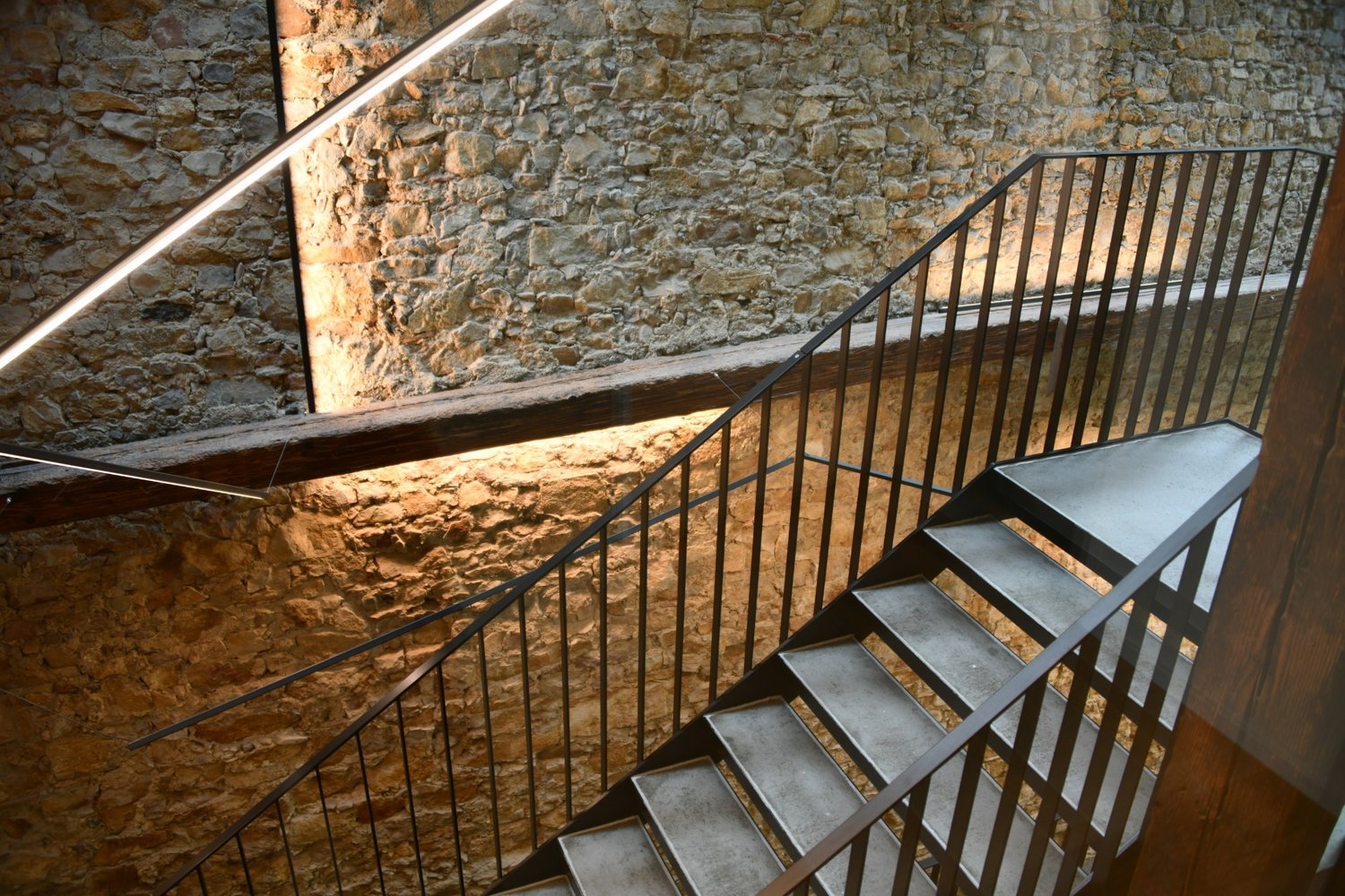Modernes Wohnen im alten Bauernhaus in Frick - Treppenhaus