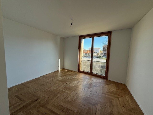 Grosszügigie 2.5-Zimmer Wohnung in Seenähe - Schlafzimmer.jpg