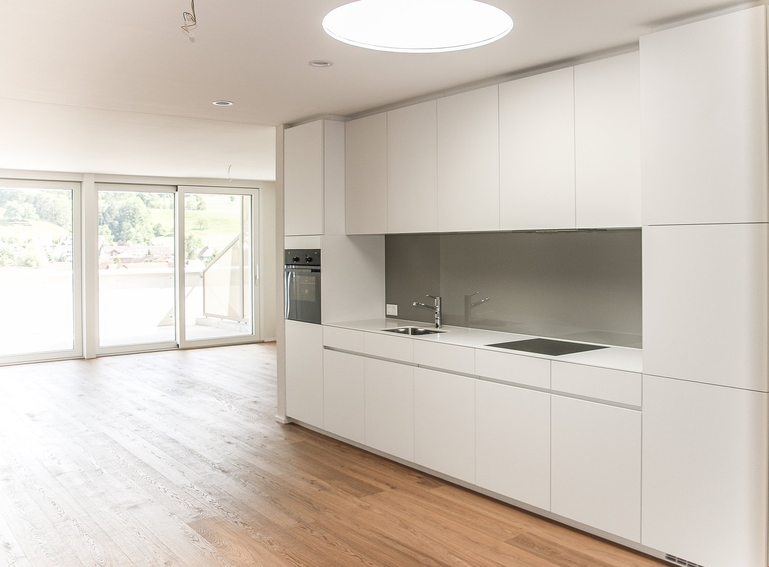 Neue 2.5-Zimmer Attikawohnung mit herrlicher Aussicht - Bild 2