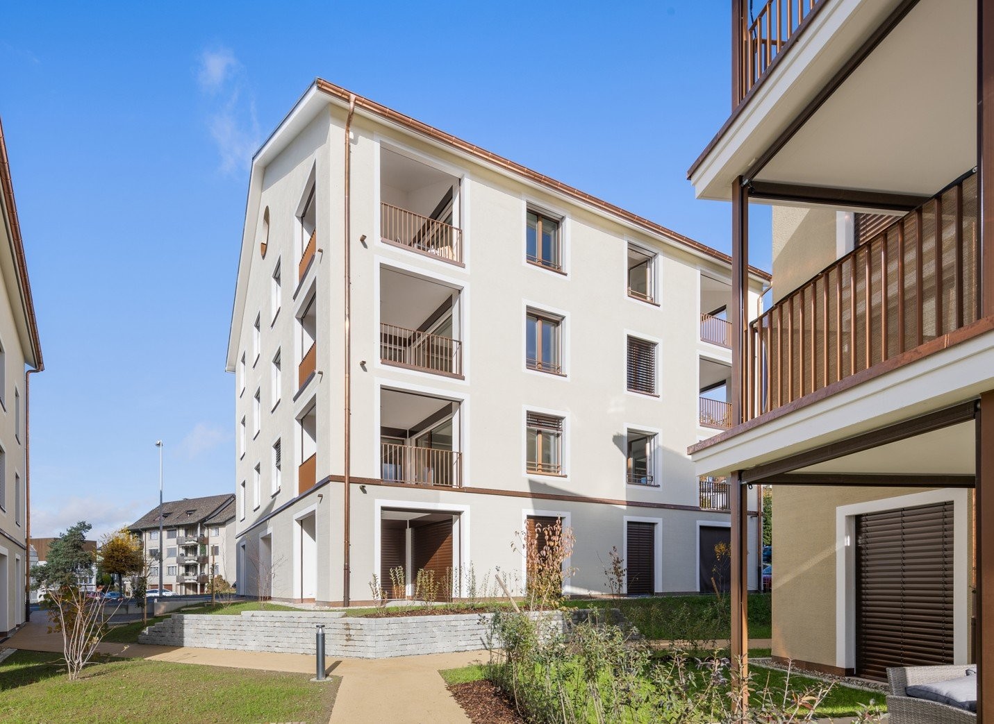 Hochmoderne 3.5-Zimmerwohnung mit Balkon - Aussenansicht