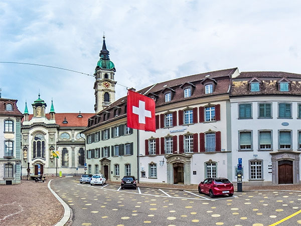 Frisch renovierte 2.5 Zimmer Wohnung, Erstbezug, 3 Minuten zum Bahnhof Frauenfeld - Bild 7