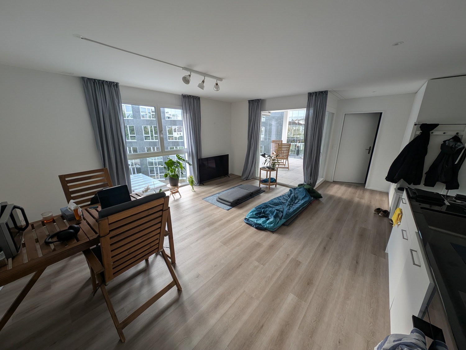 Modern and quiet 3.5-room apartment in central Kloten - Bild 1