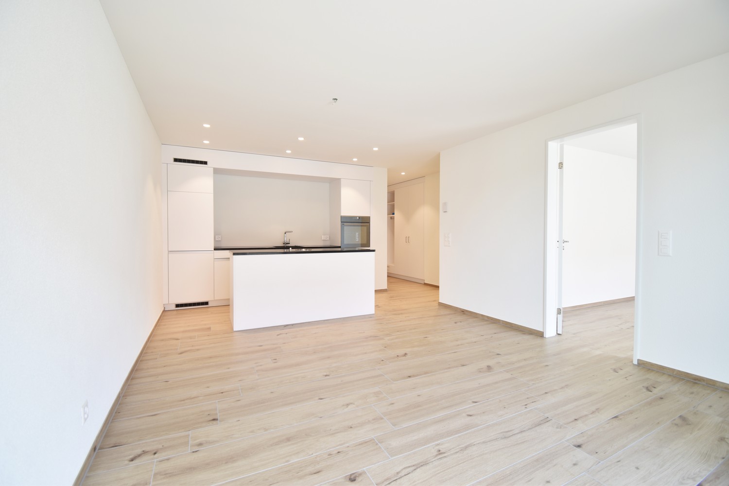 Moderne 2.5-Zimmer-Wohnung mit grosser Sonnenterrasse - Bild 3