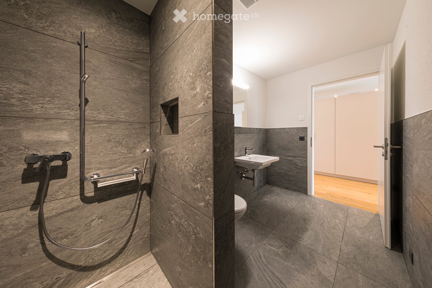 Moderne 2.5-Zimmer-Wohnung mit Terrasse in Feldbrunnen - Bild 5