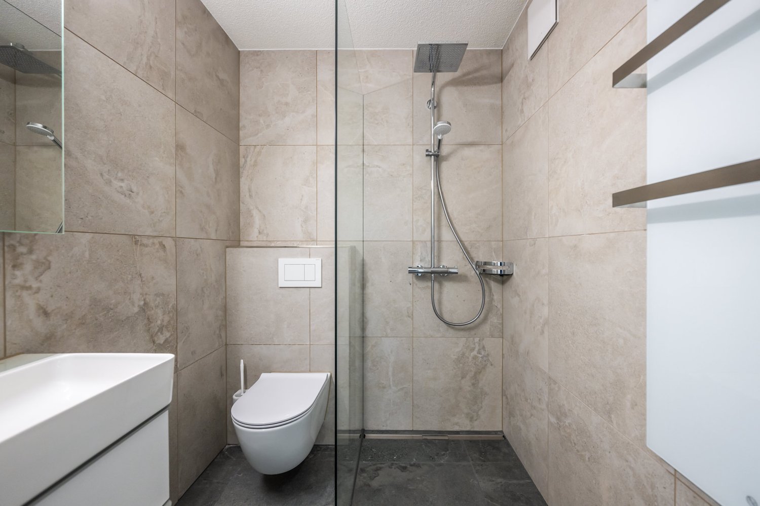 Erstbezug: Stilvolle 2.5-Zimmer-Wohnung im Eigentumsstandard mit Balkon - Bild 6