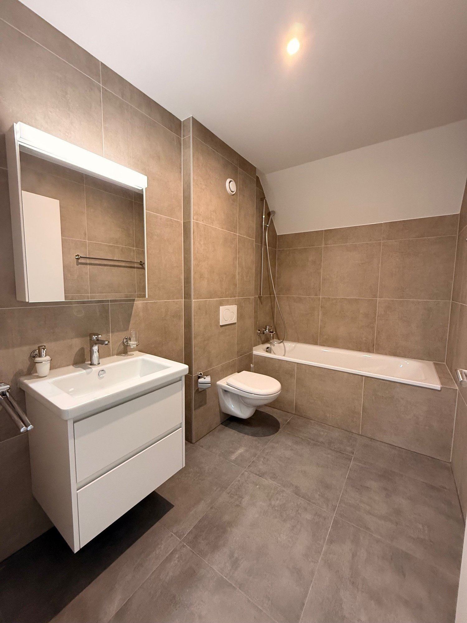 Viel Platz zum Wohlfühlen – 3.5 Zimmer im Dachgeschoss - Bild 6