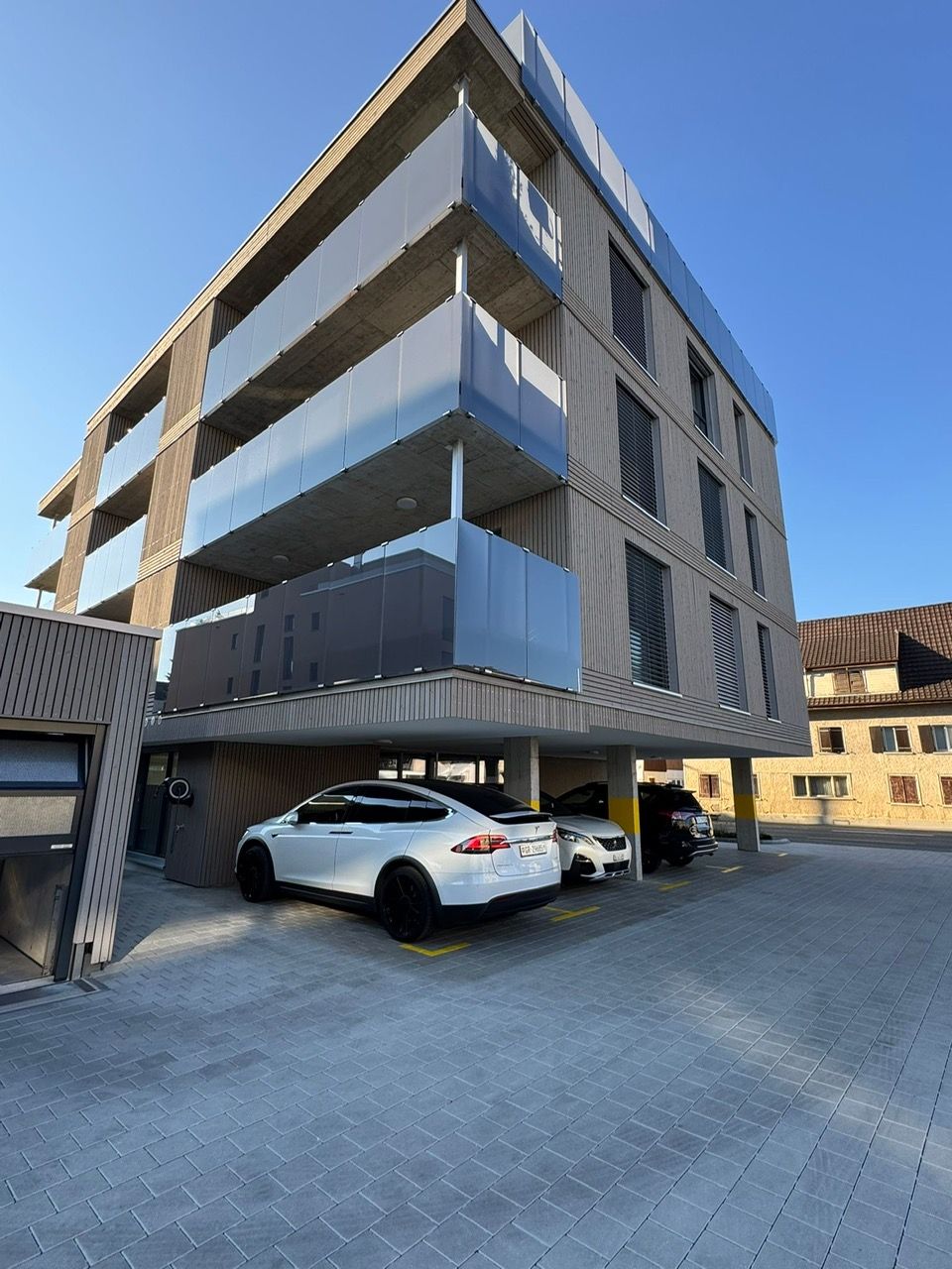 Ab 1.7. - Moderne, tolle 1.5 Zi Wohnung mit 30 BGF und grossem Balkon 8 m2 - Bild 2