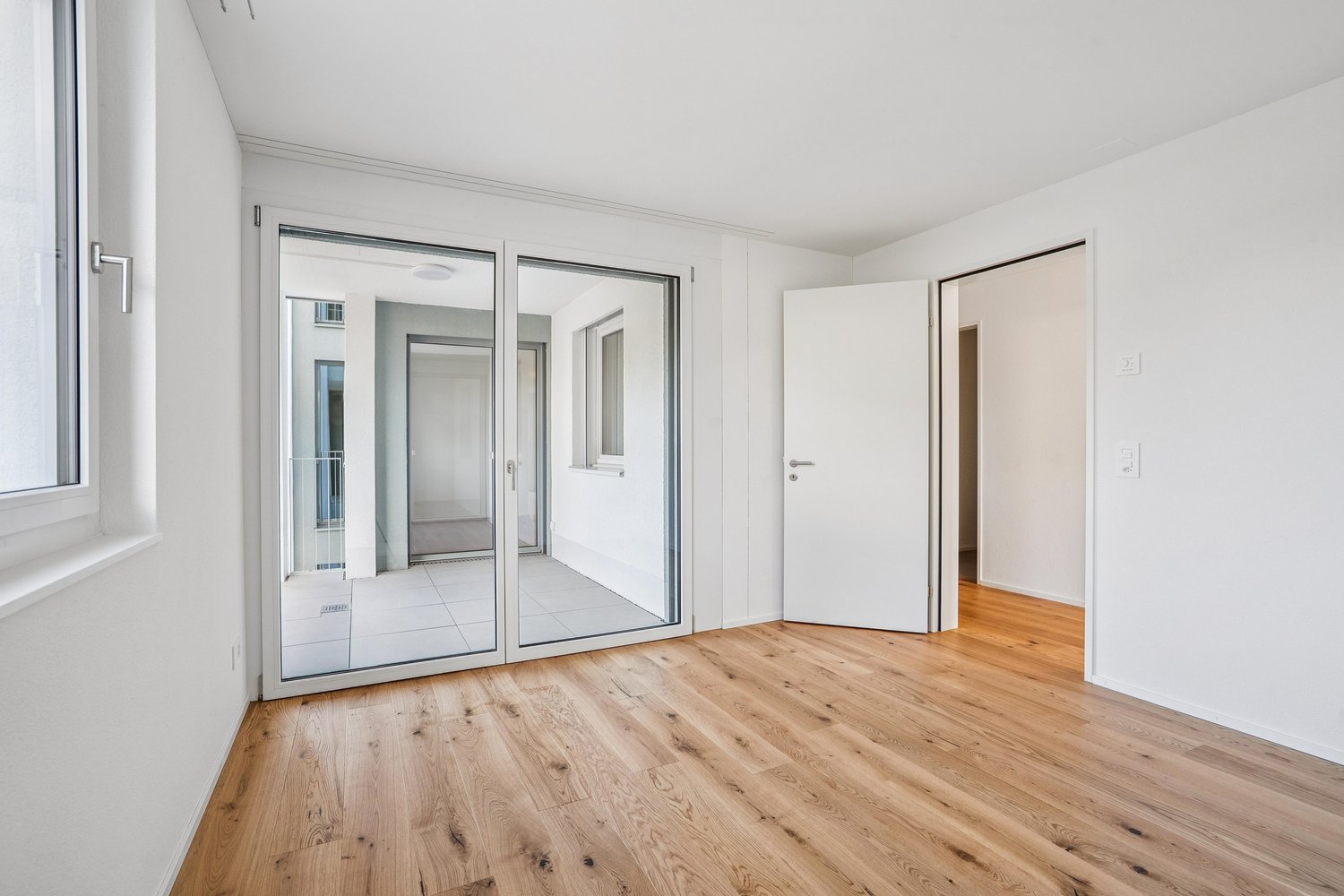 Modern - mit Sitzplatz und Loggia - Neubau - Bild 9