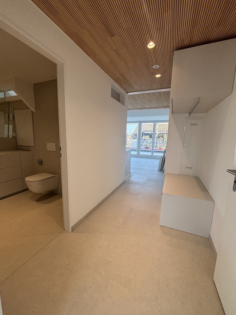 Smart Wohnen in heller Maisonette-Dachwohnung - Eingangsbereich mit Garderobe