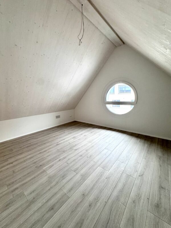 4.5-Zimmer-Dachmaisonettewohnung in Benken - Schlafzimmer