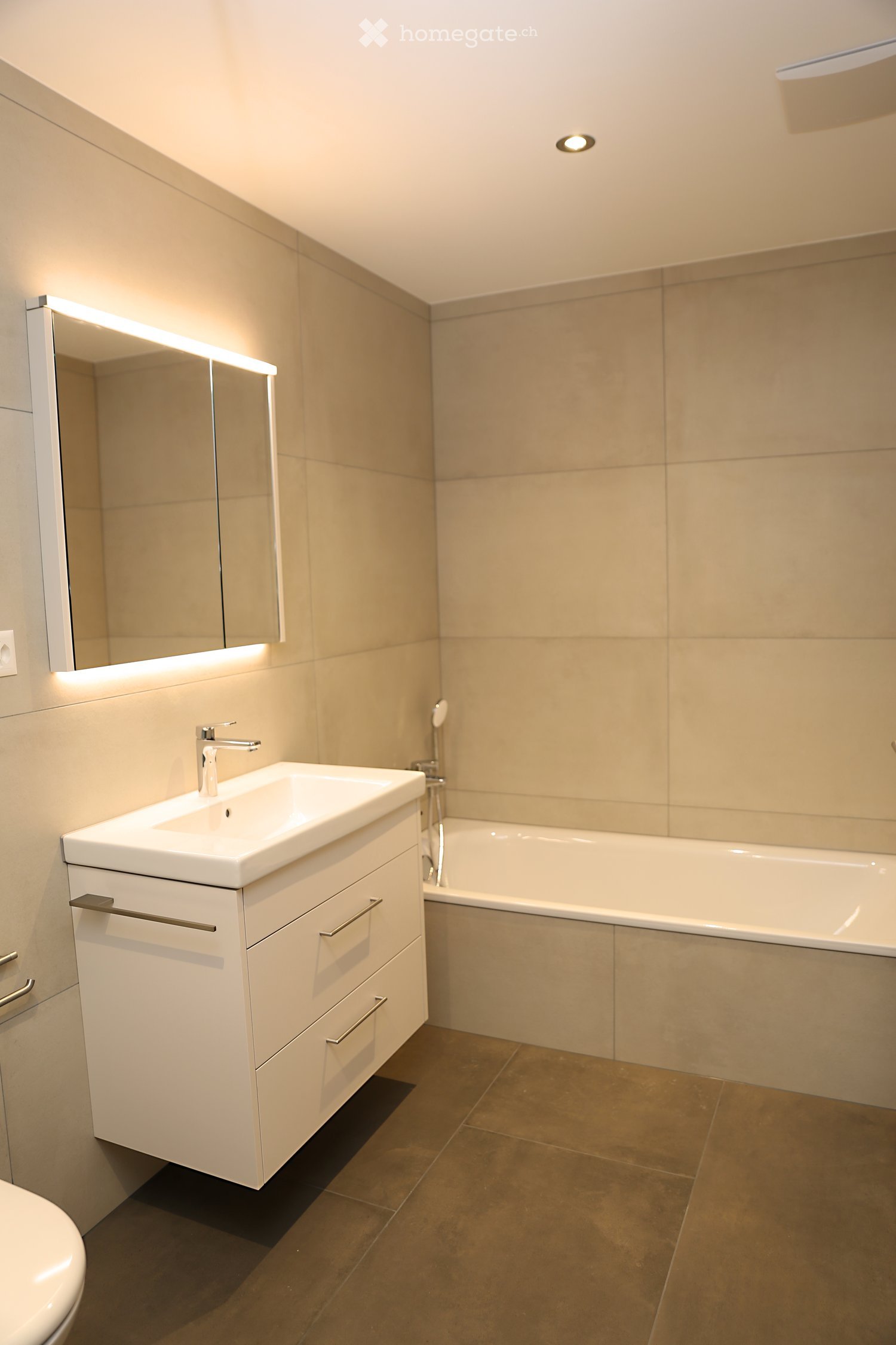 Grossflächige moderne Wohnung mit verglaster Terrasse - Bild 10