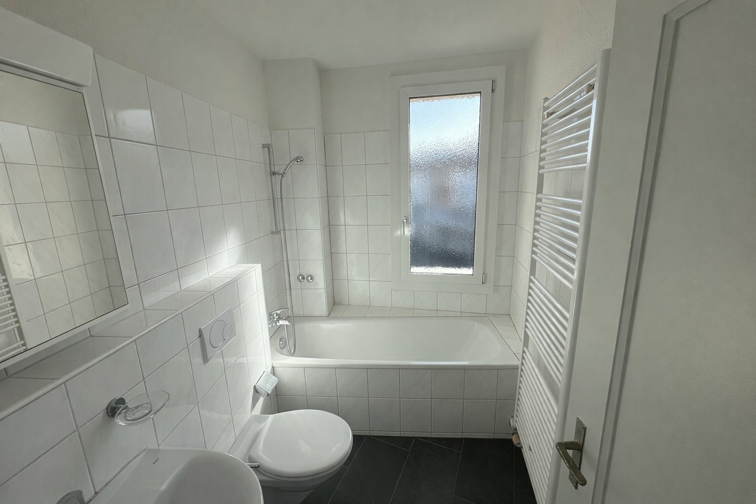 Erstbezug nach Renovierung: Helle 1.5 Zimmerwohnung im Liebefeld - Bild 6