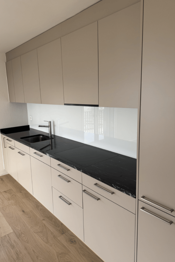 Neubau-Erstbezug in Buchs ZH: 2.5 Zimmer im Grünen & absolut zentral - Bild 3