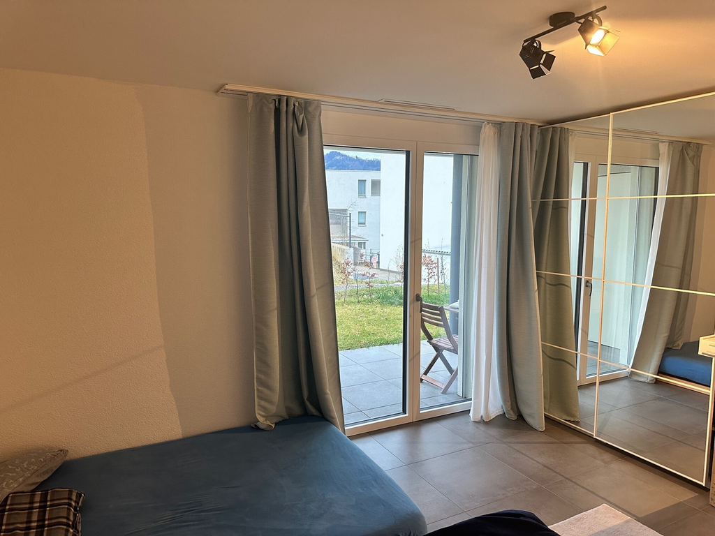Moderne 5.5-Zimmer-Erdgeschosswohnung mit Terrasse - Schlafzimmer
