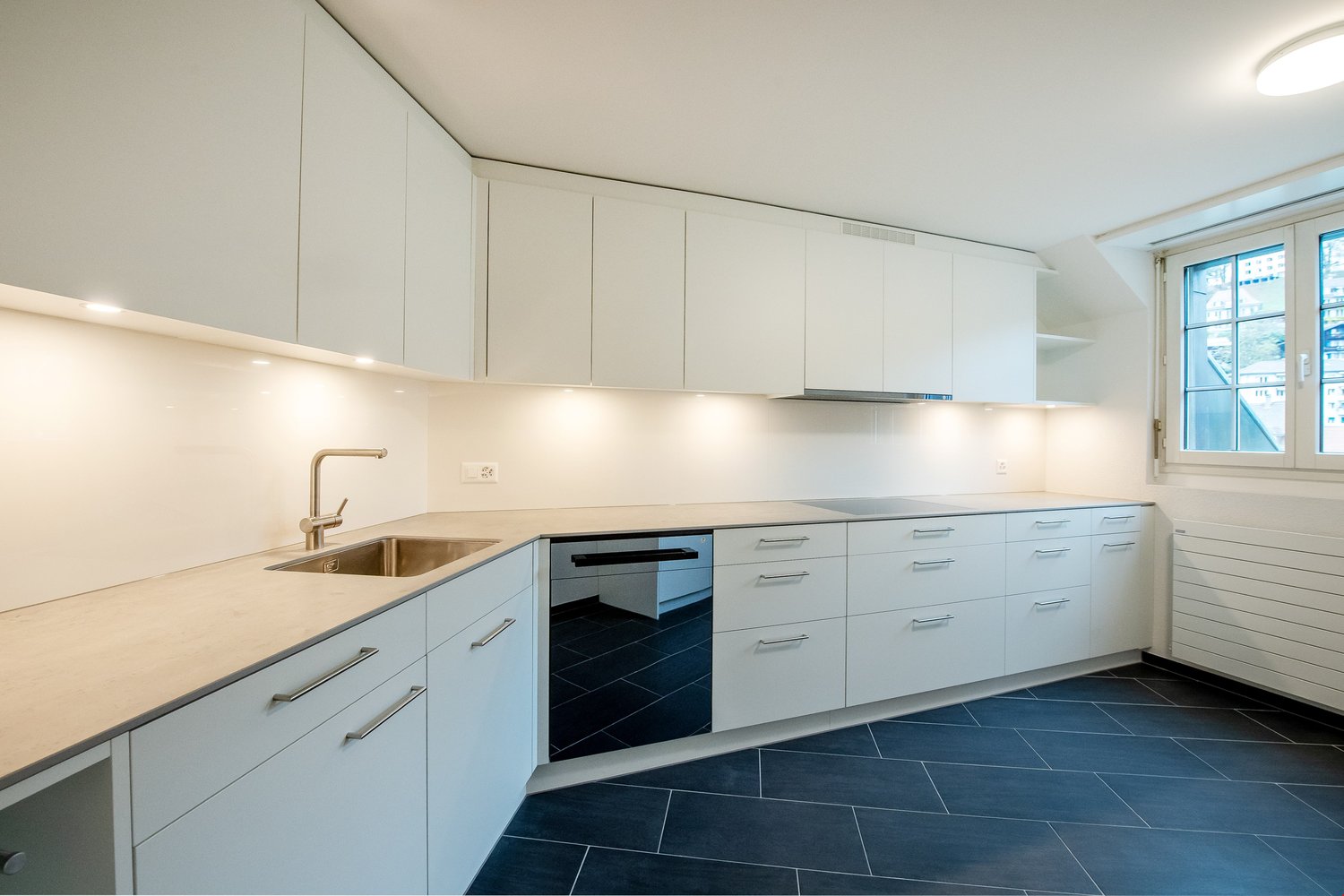 Exklusives Wohnen direkt an der Aare! Zu vermieten 3.5 Duplexwohnung - Bild 2