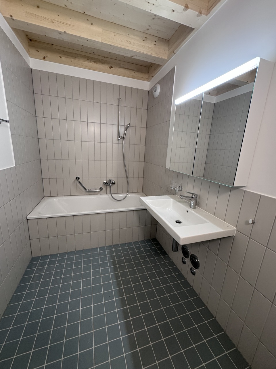 Estavayer-le-Lac, à louer, appartement de 3.5 pièces, 84 m2 + jardin - Bild 6