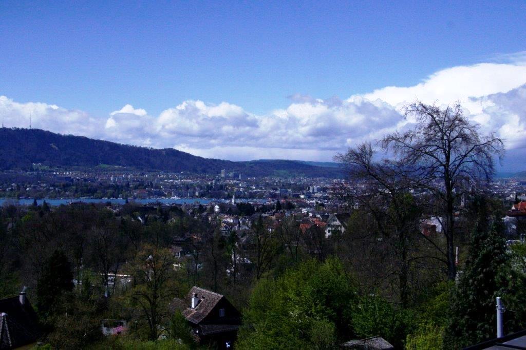 Attraktive Designer-Wohnung mit traumhafter Seesicht - Aussicht über die ganze Stadt