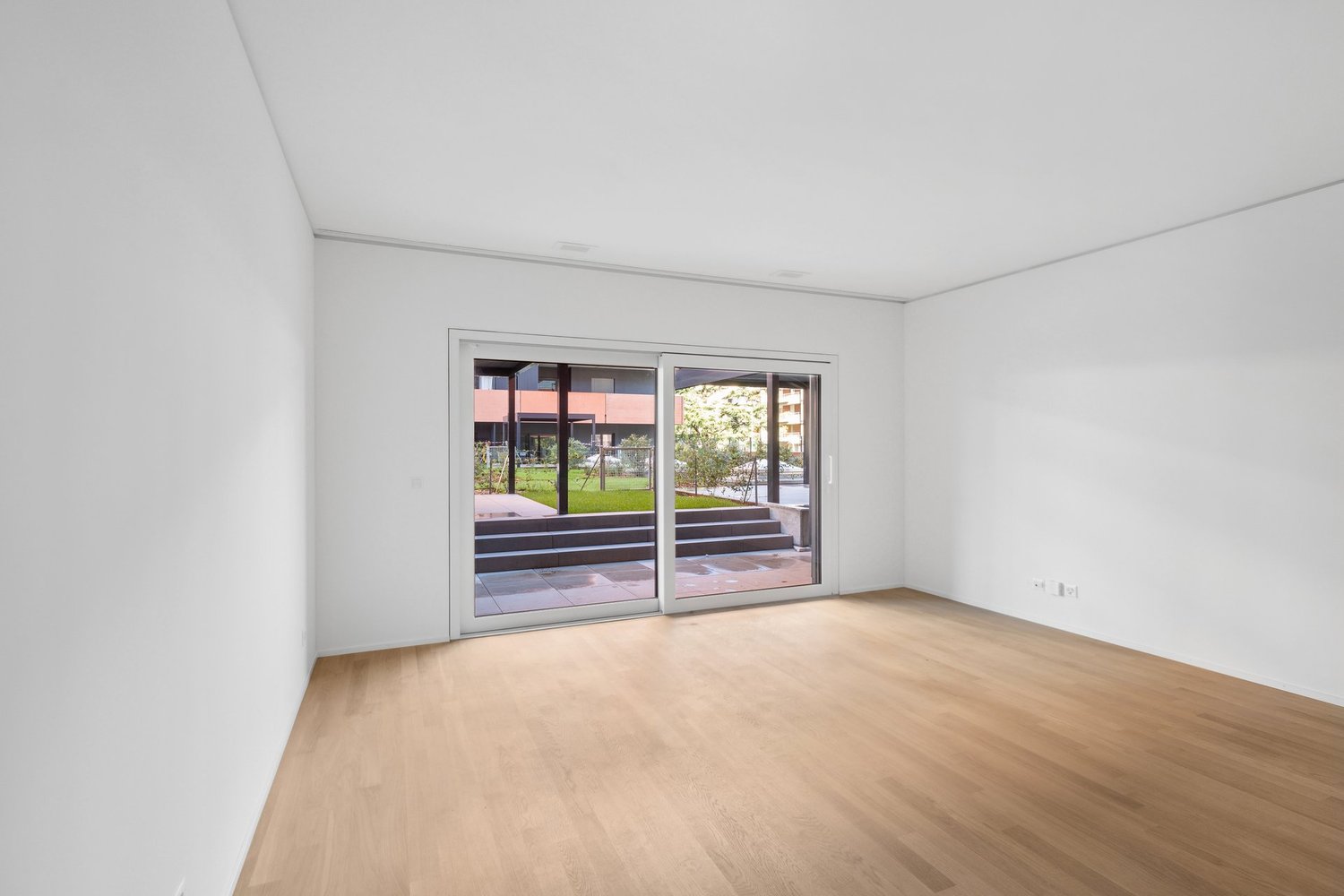 Monolocale in città con giardino - Wohnzimmer