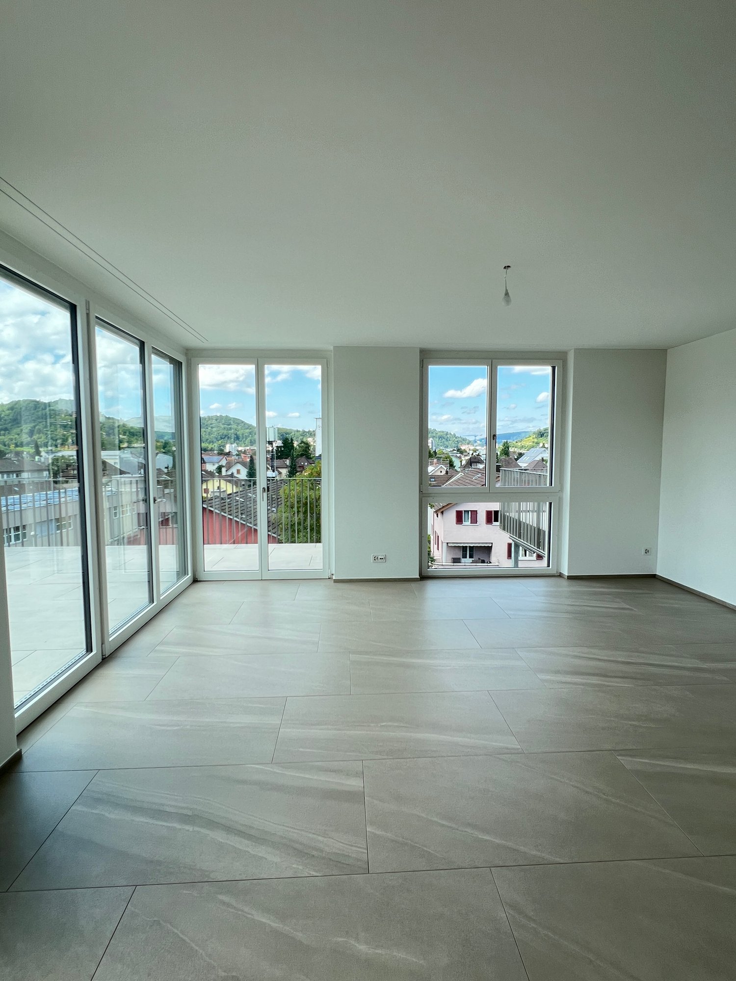 Attikawohnung mit 360-Grad-Blick über die Dächer von Wettingen - Bild 1