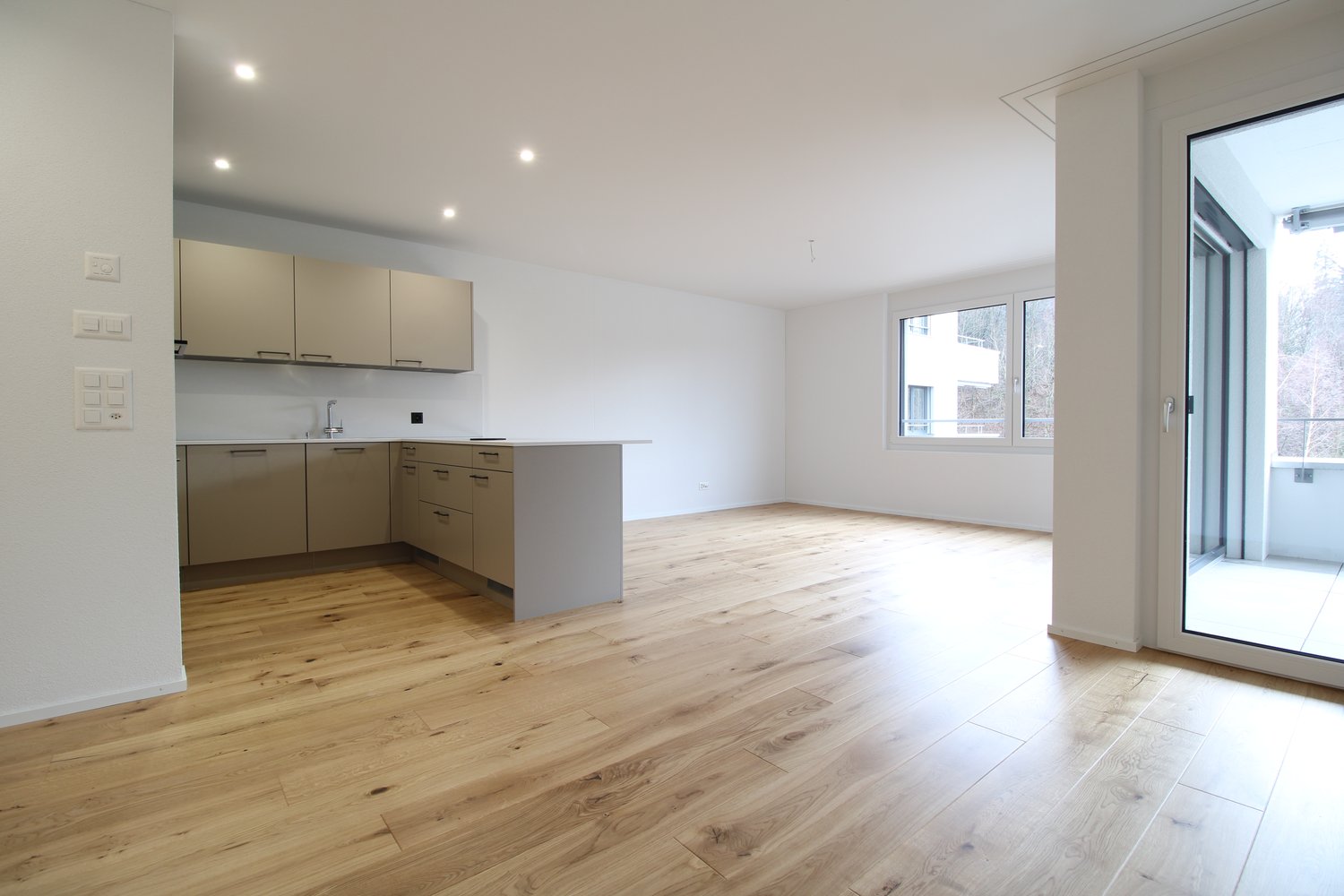 Moderne 2.5-Zimmer-Wohnung mit grossem Balkon in Wängi - Bild 1