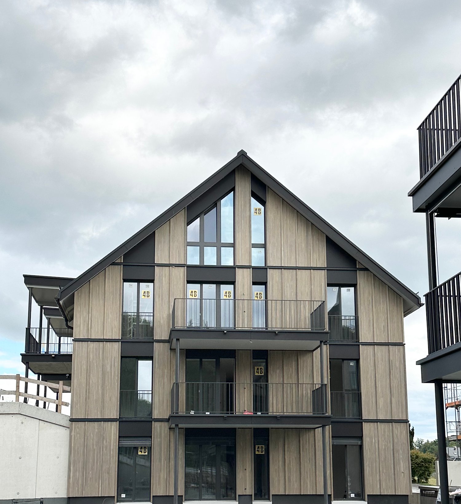 Exklusive Erstvermietung 5,5+ Zimmer-Wohnung im Eigentumsstandard - Bild 4