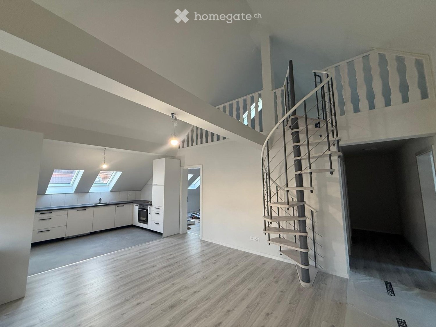 Moderne 5.5-Zimmer-Attikawohnung in Pieterlen zu vermieten - Bild 1