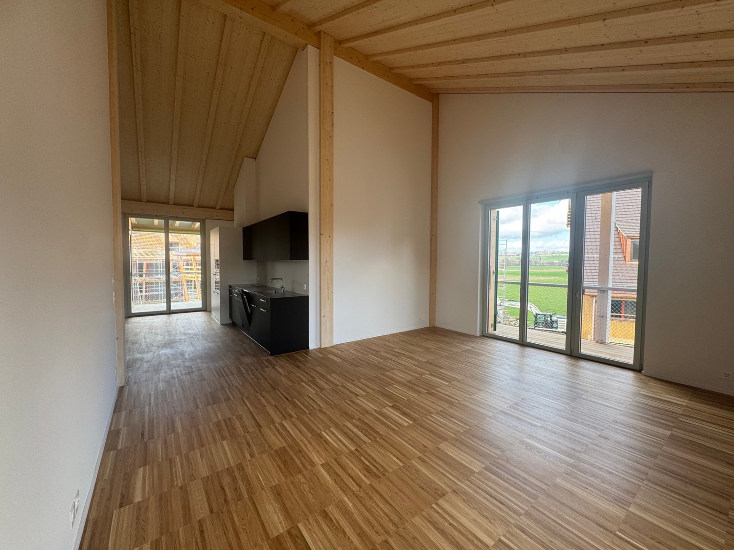 Moderne 3.5-Zimmer-Wohnung mit hohen Decken und Liftzugang - Bild 6
