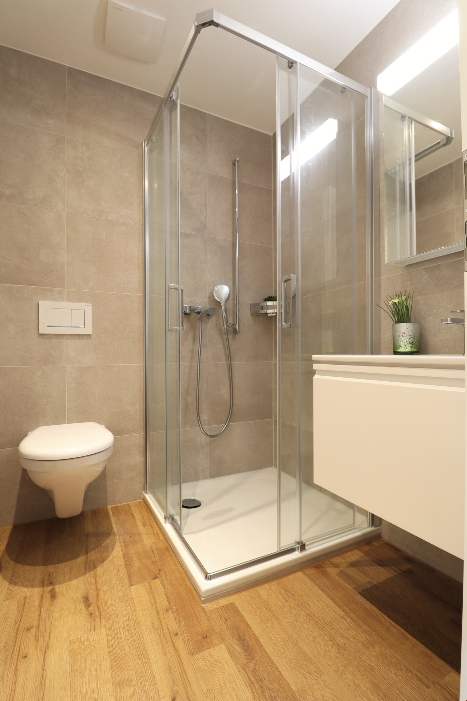 Neuwertige 7.5-Zi. Wohnung mit Blick ins Grüne - Bild 8