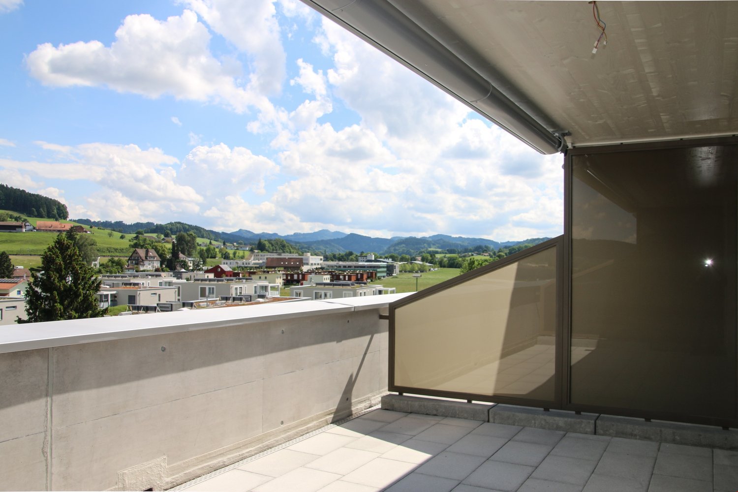 Neue 2.5-Zimmer Attikawohnung mit herrlicher Aussicht - Bild 7