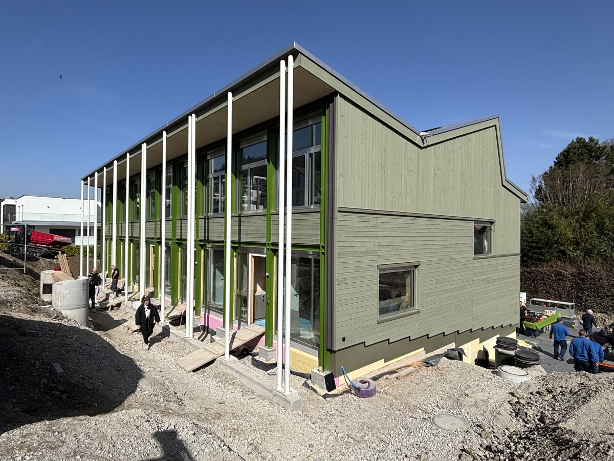 Erstvermietung: Atelier-Haus im Garten an sonniger ruhiger Lage - Ansicht Fassade