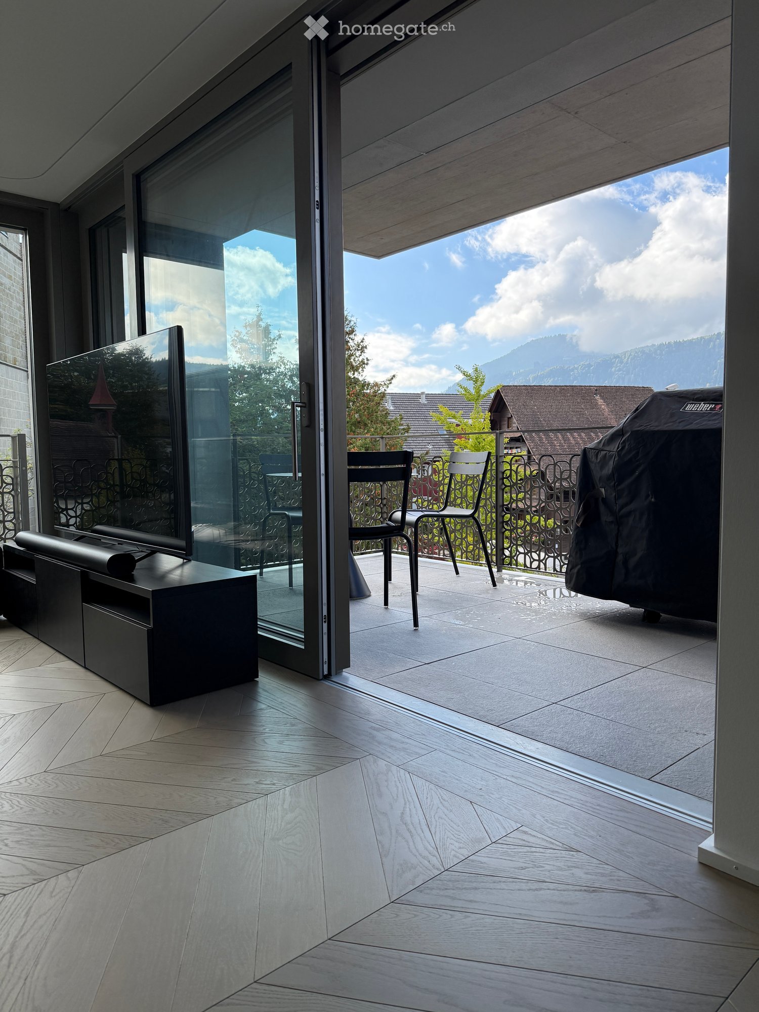 Moderne 2.5-Zimmer-Neubau-Wohnung mit Bergblick in Oberägeri - Bild 2