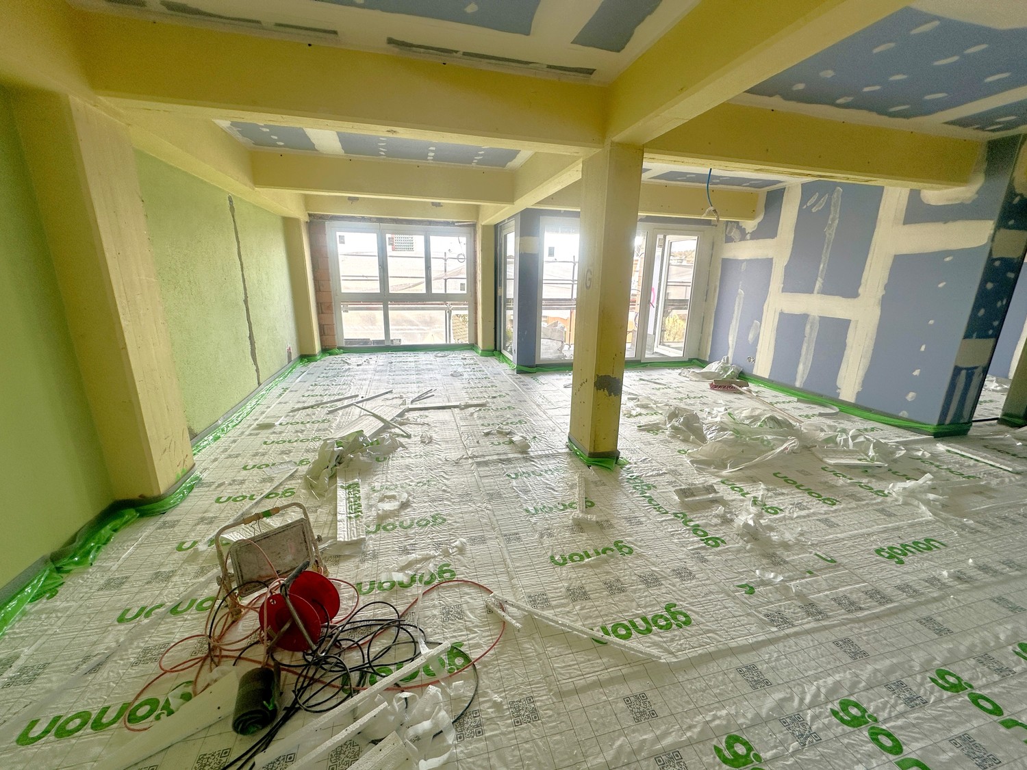 Wohnen mit Industrie-Chic in der ehemaligen Bschüssig - Wohn- und Essbereich