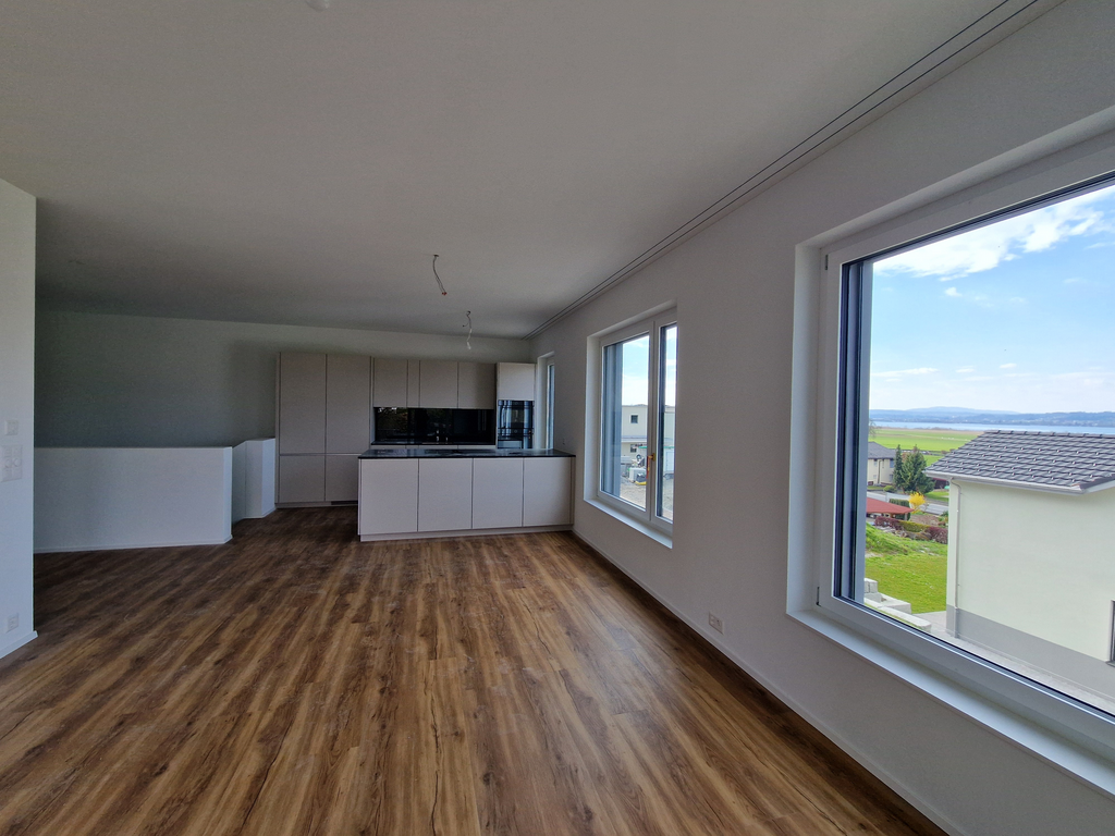 Erstbezug - Exklusiver Hausteil mit Weitsicht - Wohn- und Essbereich mit Seesicht