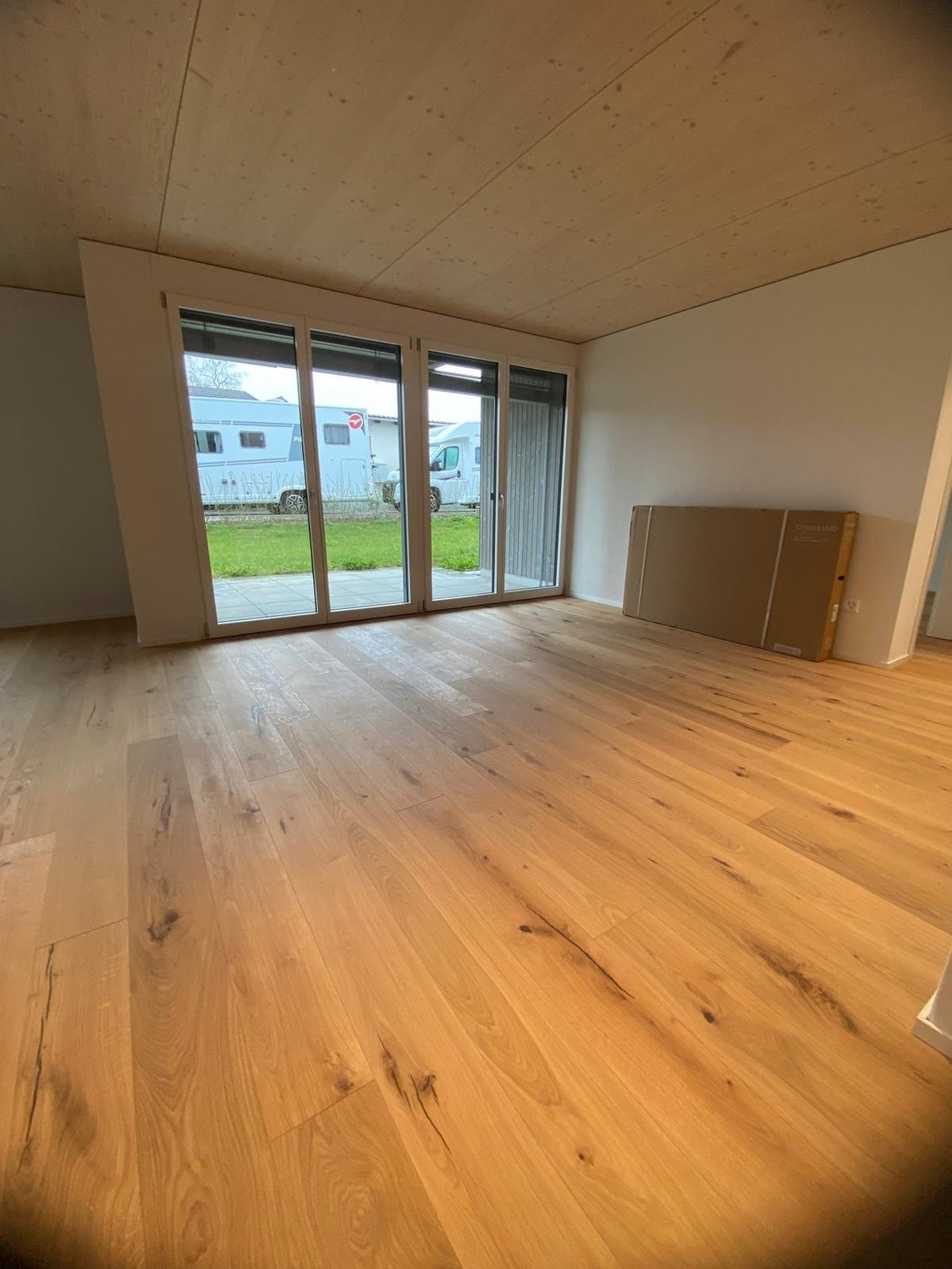 Neubauwohnung mit Terrasse - Wohnzimmer