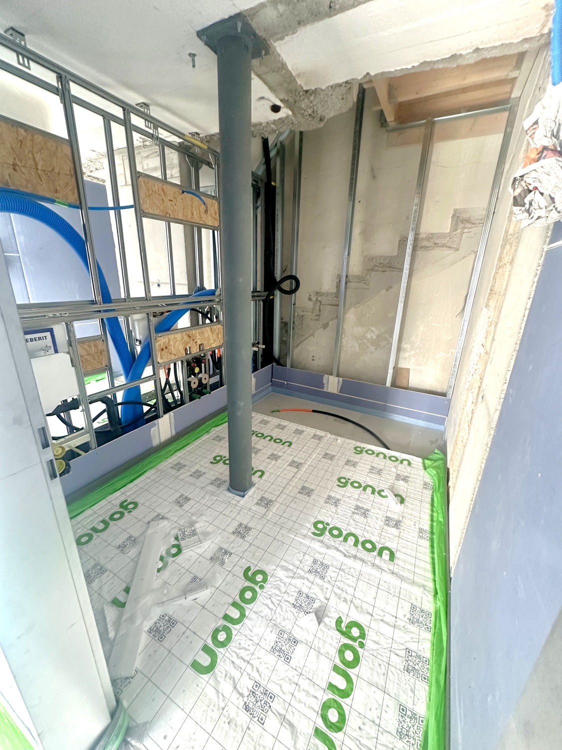 Wohnen mit Industrie-Chic in der ehemaligen Bschüssig - WC/Badewanne