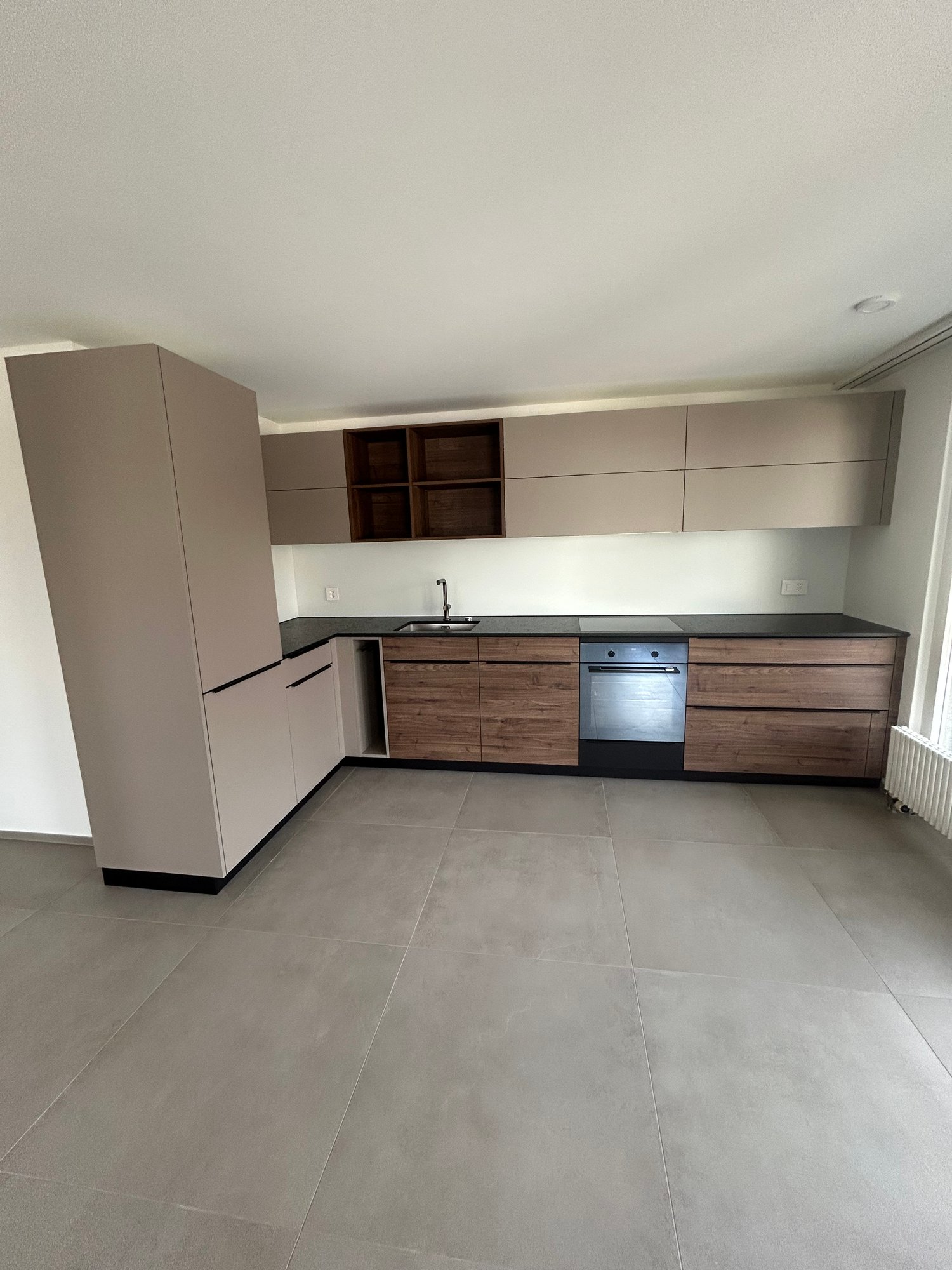 frisch sanierte 4.5-Zimmer-Wohnung mit Balkon im Herzen von Belp - Bild 1