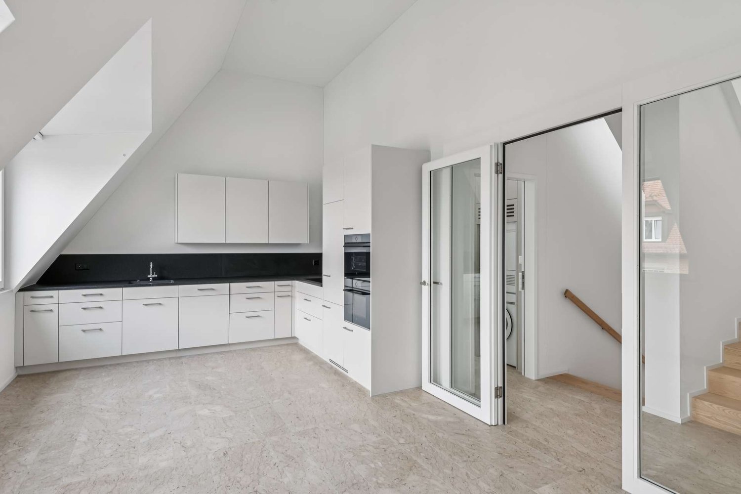 Exklusive Dachwohnung mit privater Terrasse und Seeblick im Zürcher Seefeld - Küche