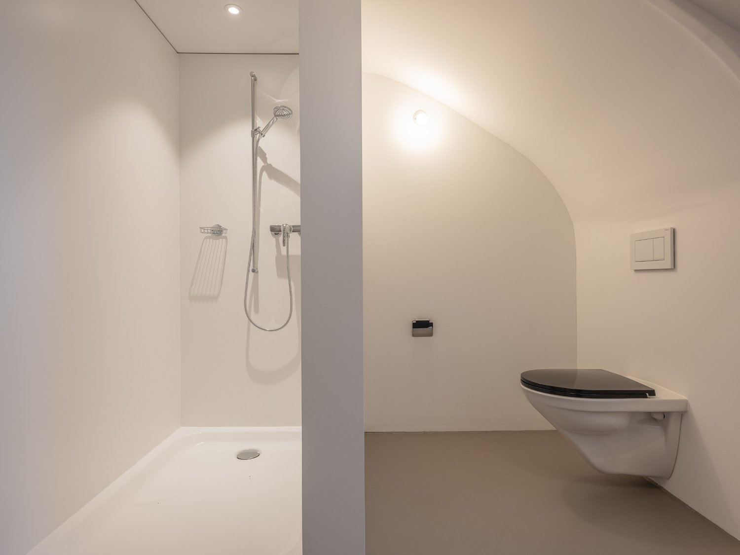 Erstbezug Dachgeschosswohnung - wenige Gehminuten vom Zentrum - Bad 1