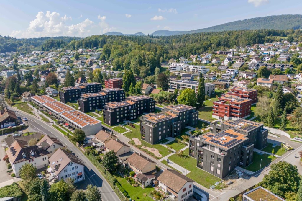 Küttigen bei Aarau – Individuelles Wohnen - Drohnenaufnahme