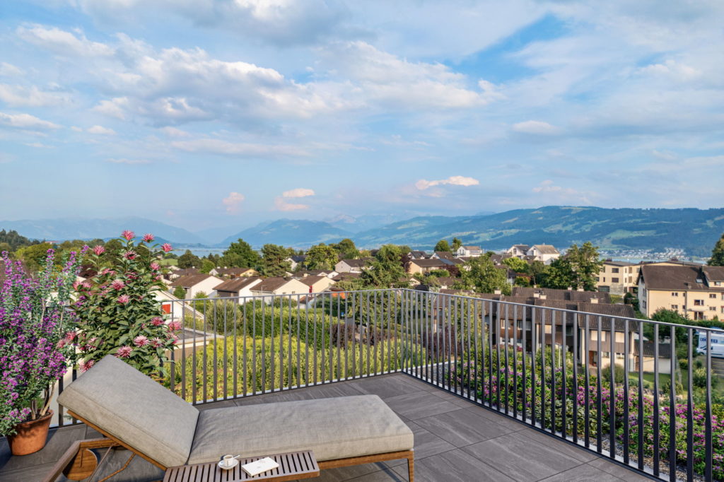Neubauprojekt «SOLAZZA» in Uerikon-Stäfa - Terrasse_Weitsicht_WHG_201