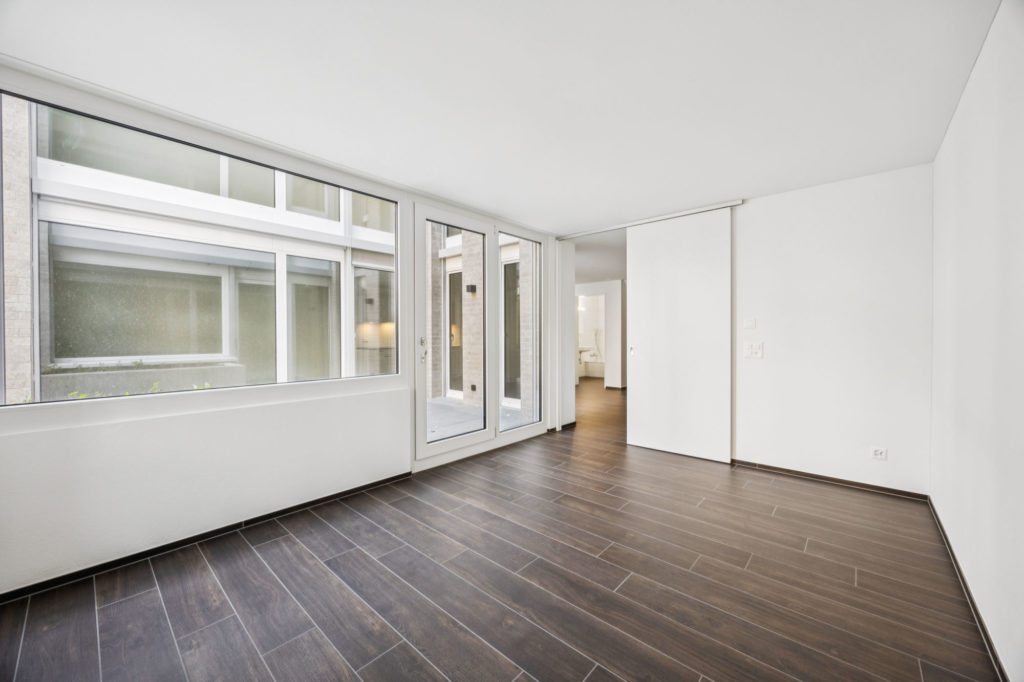 ERSTVERMIETUNG: Moderne Split-Level-Wohnung mit Charme in Oerlikon - Bild 2