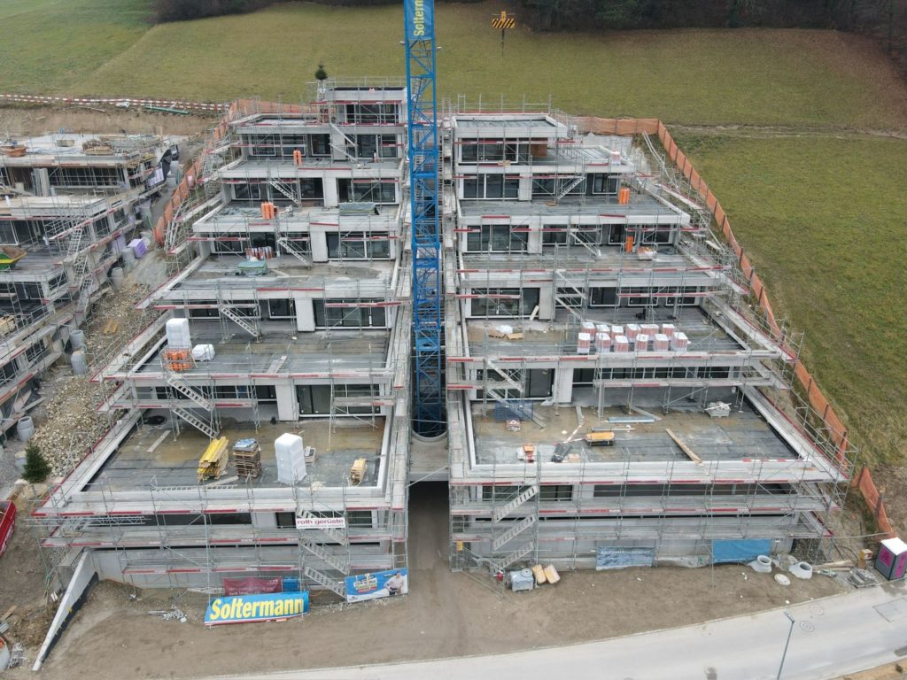 Erlinsbach Gartenweg - Zuhause an attraktiver Lage - Drohnenaufnahme frontal