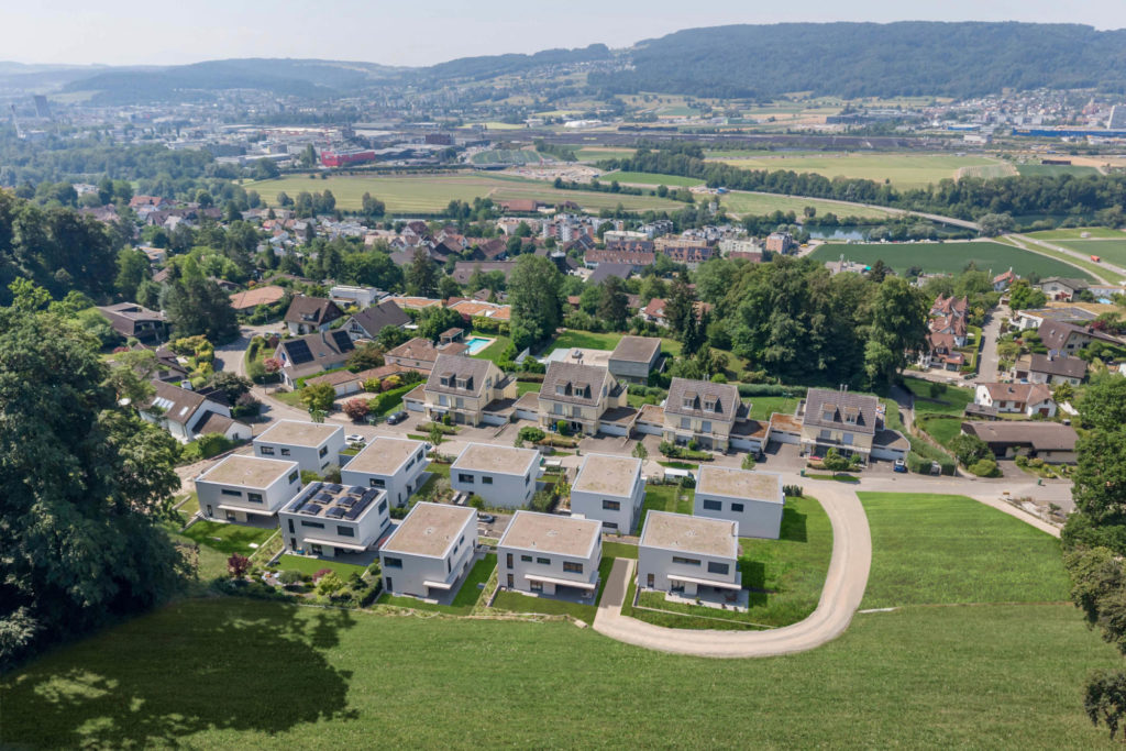 Einfamilienhäuser in Oetwil - Drohnenaufnahme