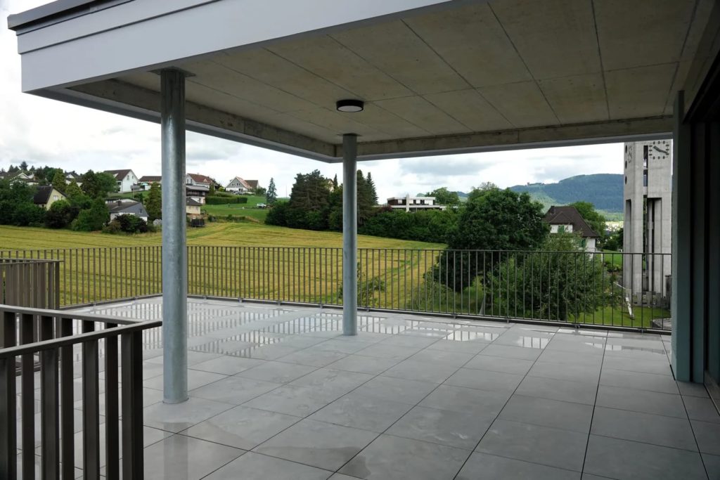 Attikawohnung mit viel Privatsphäre, Blick ins Grüne und 97 m² Terrasse - Bild 2